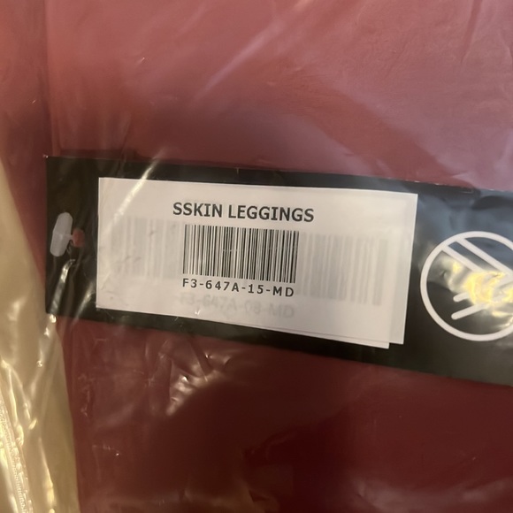 NWT SAVVI SSkin Leggings Sz M - Picture 4 of 4